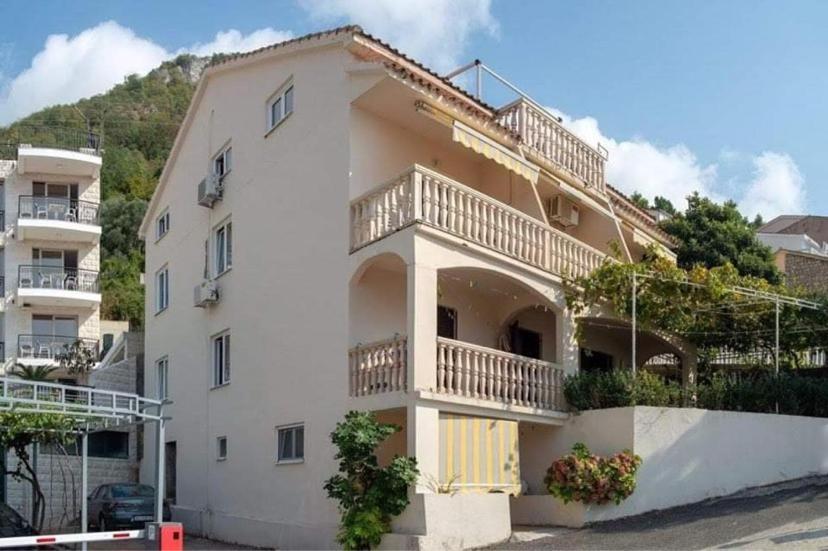 Apartments Dunja Sveti Stefan Bagian luar foto